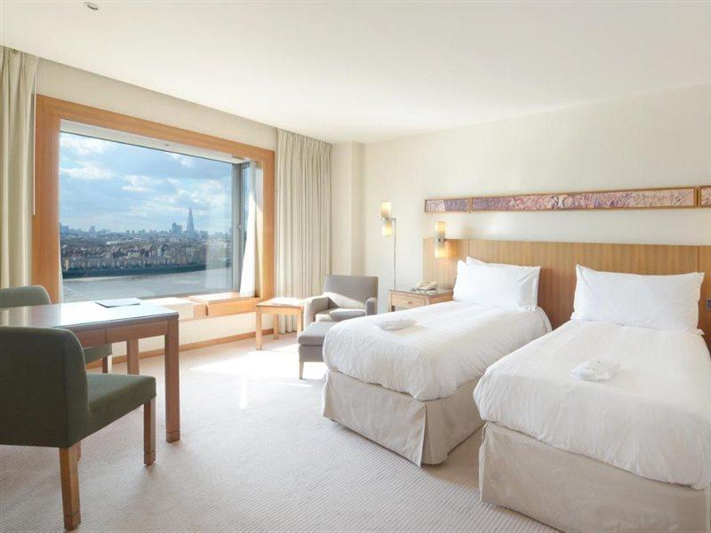 Canary Riverside Plaza Hotel London Ngoại thất bức ảnh A room at the hotel