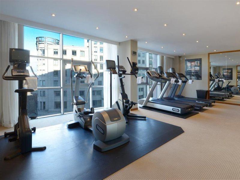 Canary Riverside Plaza Hotel London Ngoại thất bức ảnh The gym at the 100 Queen's Gate