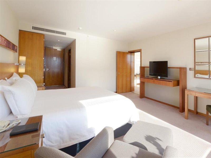 Canary Riverside Plaza Hotel London Ngoại thất bức ảnh A room at the hotel