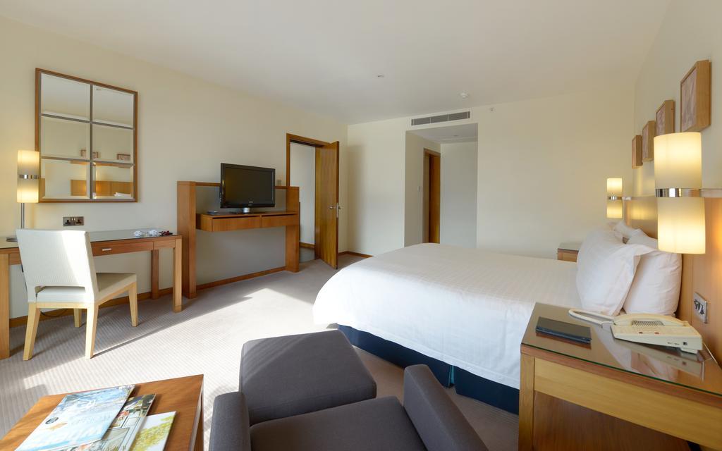 Canary Riverside Plaza Hotel London Ngoại thất bức ảnh A room at the hotel