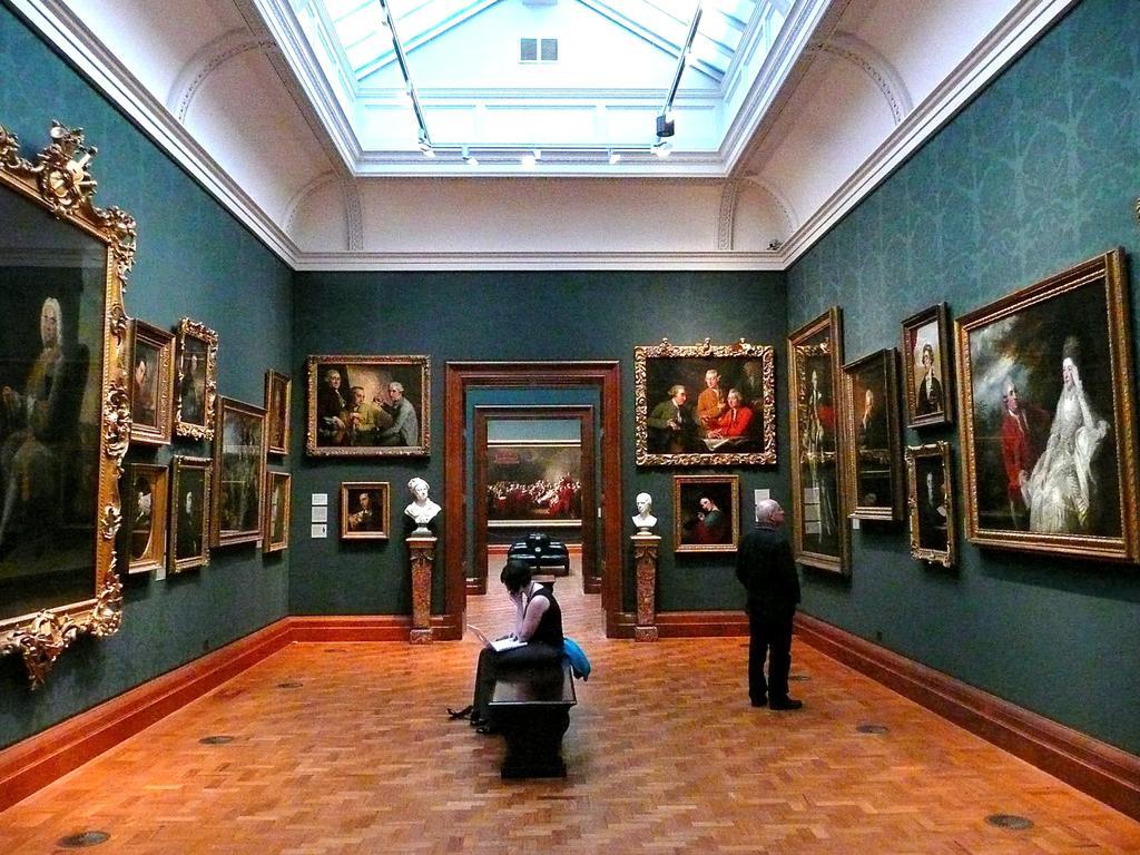 Canary Riverside Plaza Hotel London Ngoại thất bức ảnh Gallery of the 18th-century collection