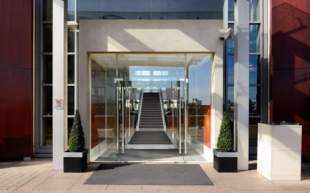 Canary Riverside Plaza Hotel London Ngoại thất bức ảnh Entrance to the hotel