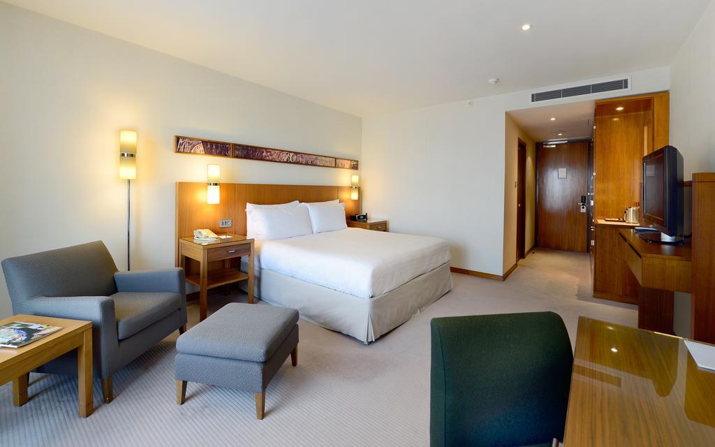 Canary Riverside Plaza Hotel London Ngoại thất bức ảnh A room at the hotel