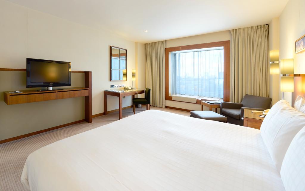 Canary Riverside Plaza Hotel London Ngoại thất bức ảnh A typical room at the hotel