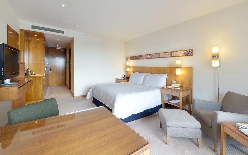 Canary Riverside Plaza Hotel London Ngoại thất bức ảnh A room at the hotel