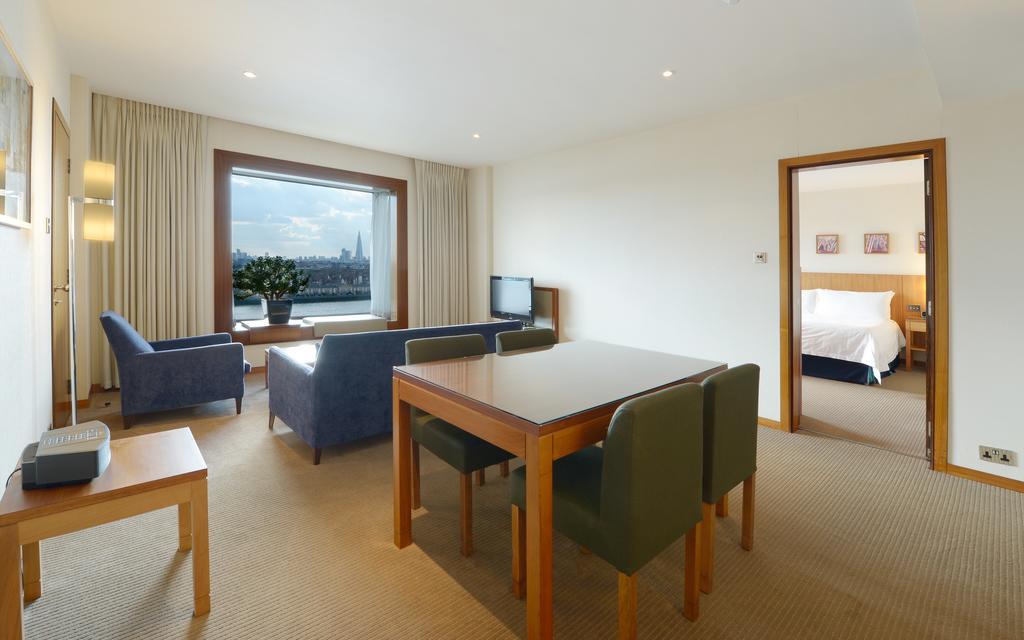 Canary Riverside Plaza Hotel London Ngoại thất bức ảnh A suite at the InterContinental London - The O2