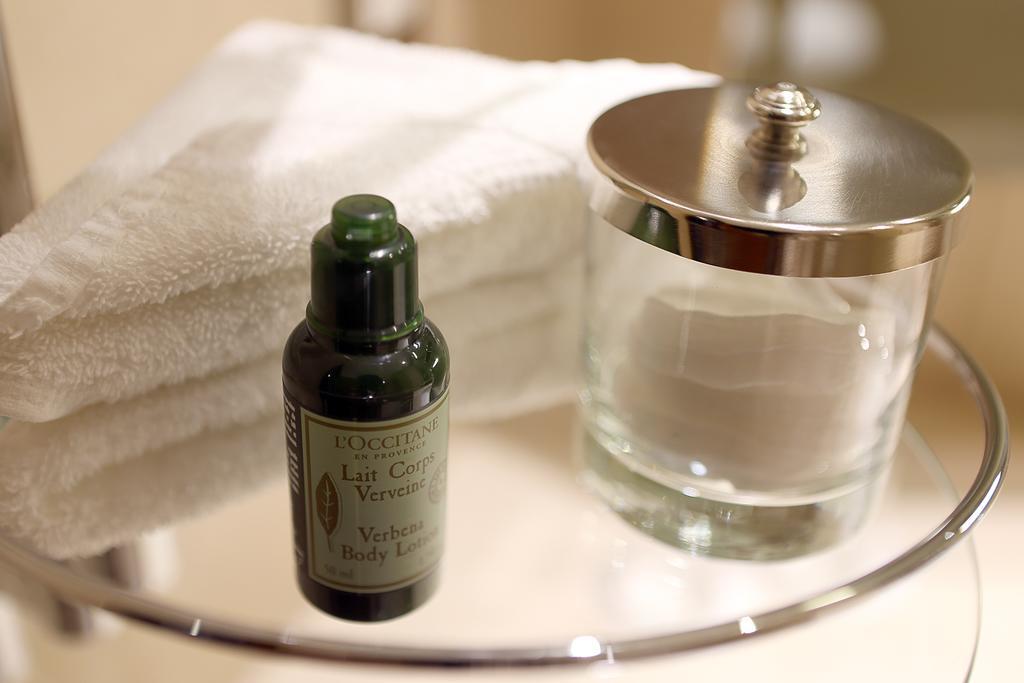 Canary Riverside Plaza Hotel London Ngoại thất bức ảnh L'OCCITANE Verbena Hand Cream