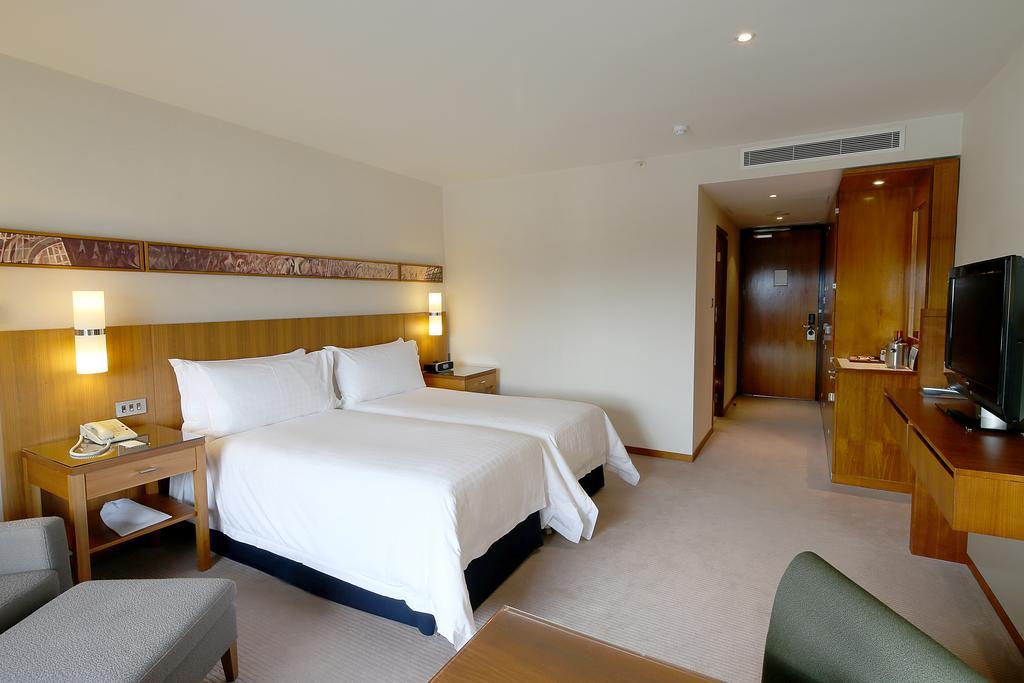 Canary Riverside Plaza Hotel London Ngoại thất bức ảnh A room at the hotel